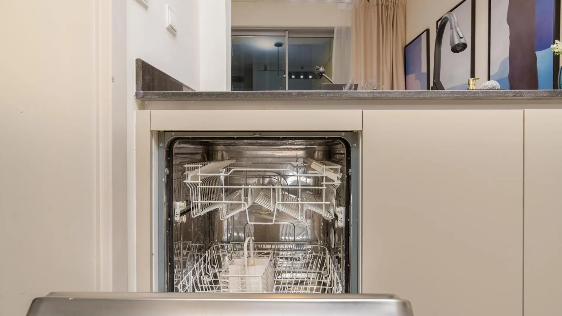Burj Khalifa Views / 5 Min Walk From Dubai Mall / Dubai Opera / Upgraded / Designer Choice / 8 People / The Best Location Apartment