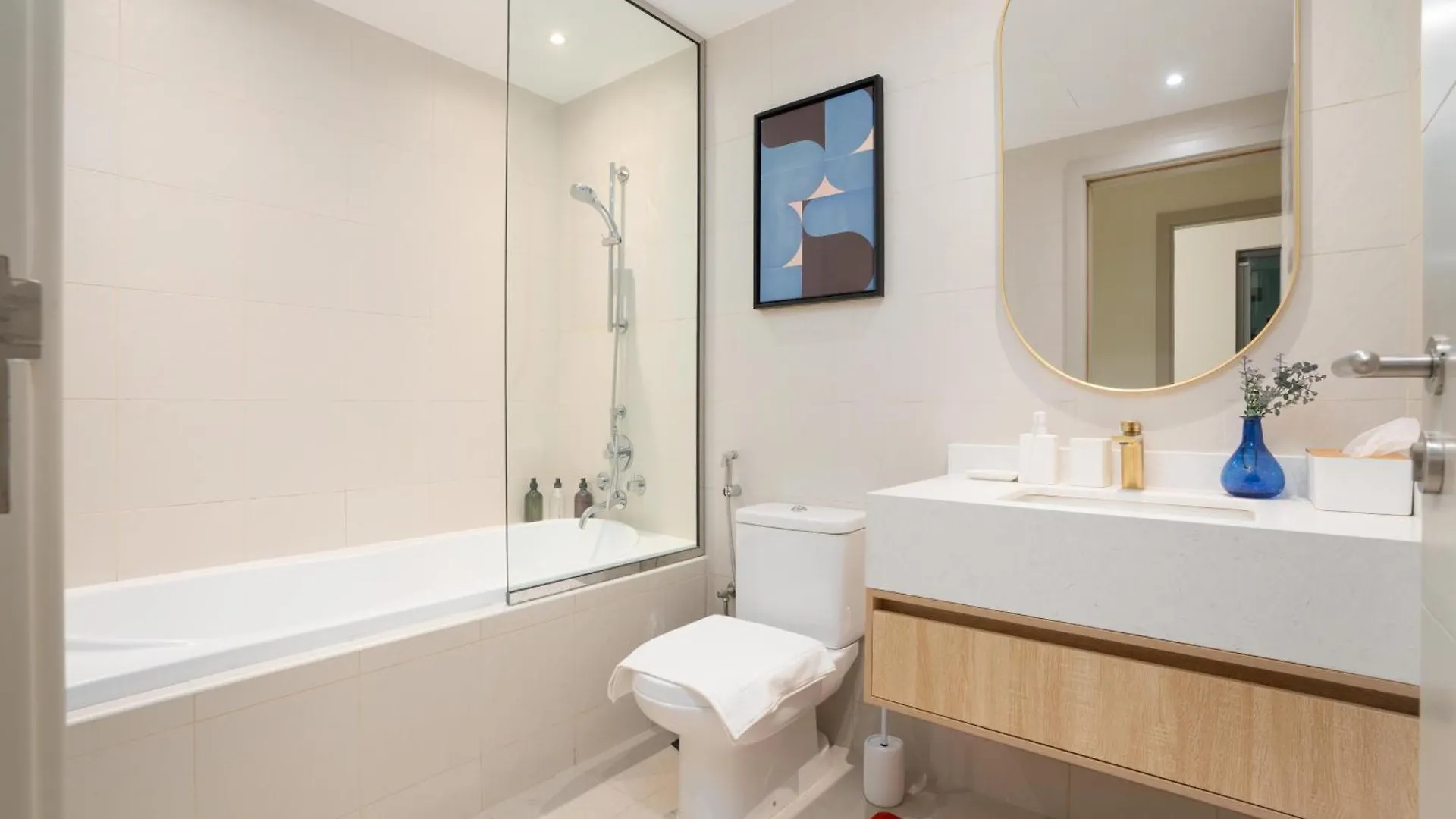 Burj Khalifa Views / 5 Min Walk From Dubai Mall / Dubai Opera / Upgraded / Designer Choice / 8 People / The Best Location
