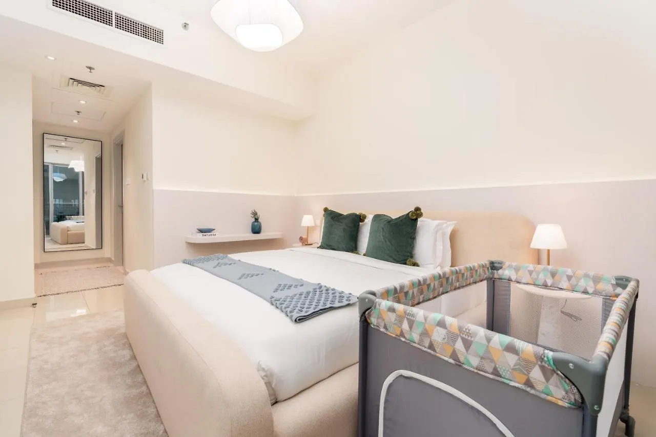 Burj Khalifa Views / 5 Min Walk From Dubai Mall / Dubai Opera / Upgraded / Designer Choice / 8 People / The Best Location