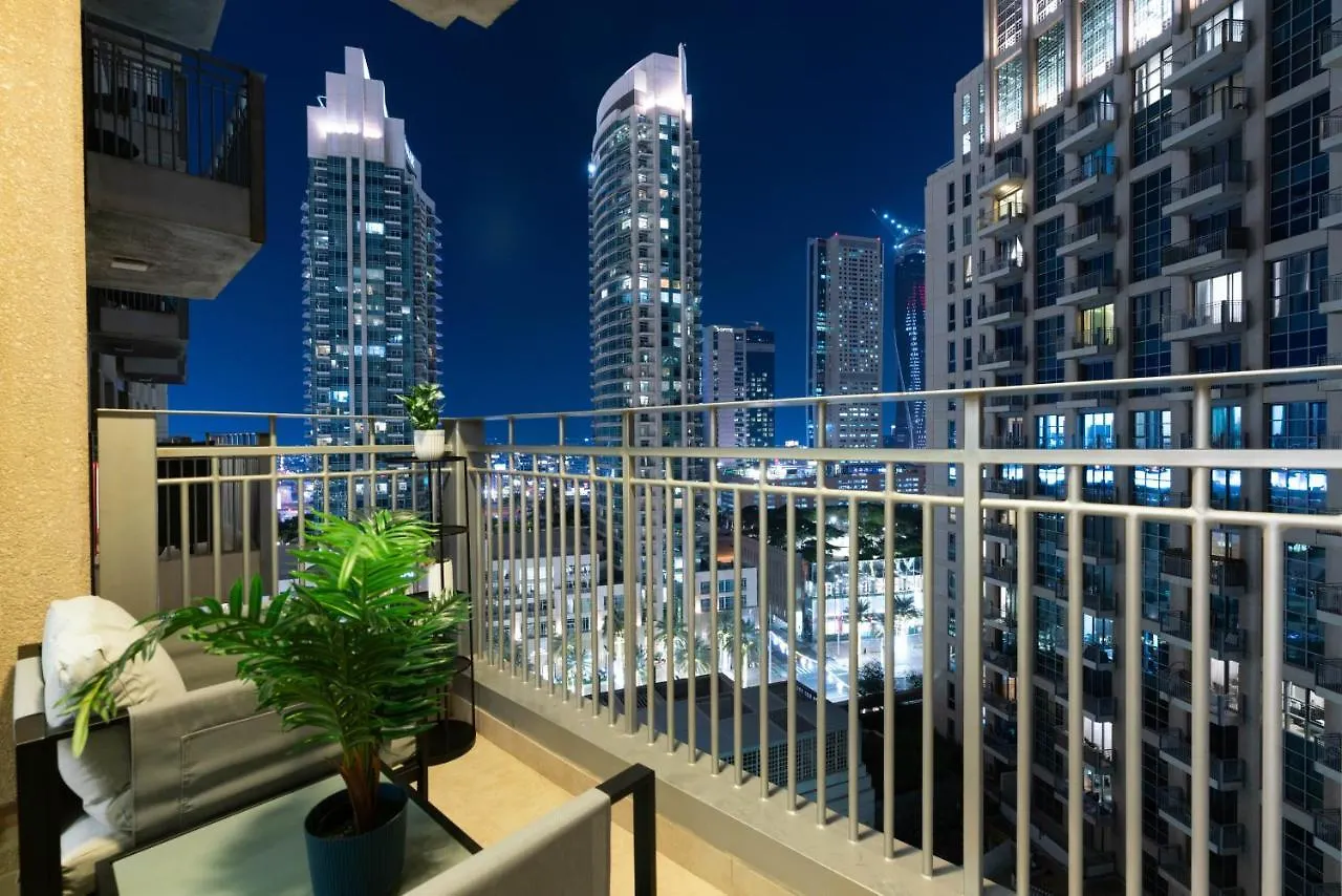 Burj Khalifa Views / 5 Min Walk From Dubai Mall / Dubai Opera / Upgraded / Designer Choice / 8 People / The Best Location