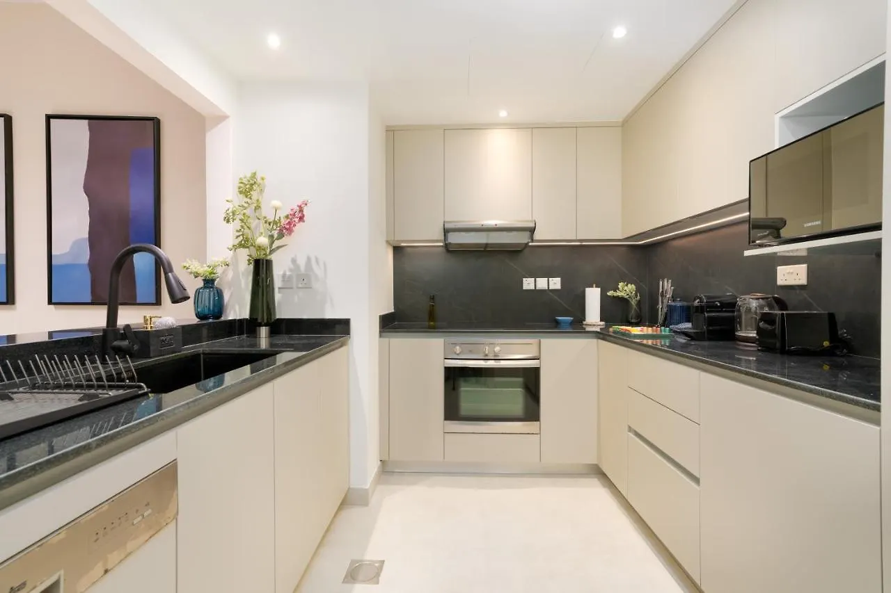Apartment Burj Khalifa Views / 5 Min Walk From Dubai Mall / Dubai Opera / Upgraded / Designer Choice / 8 People / The Best Location