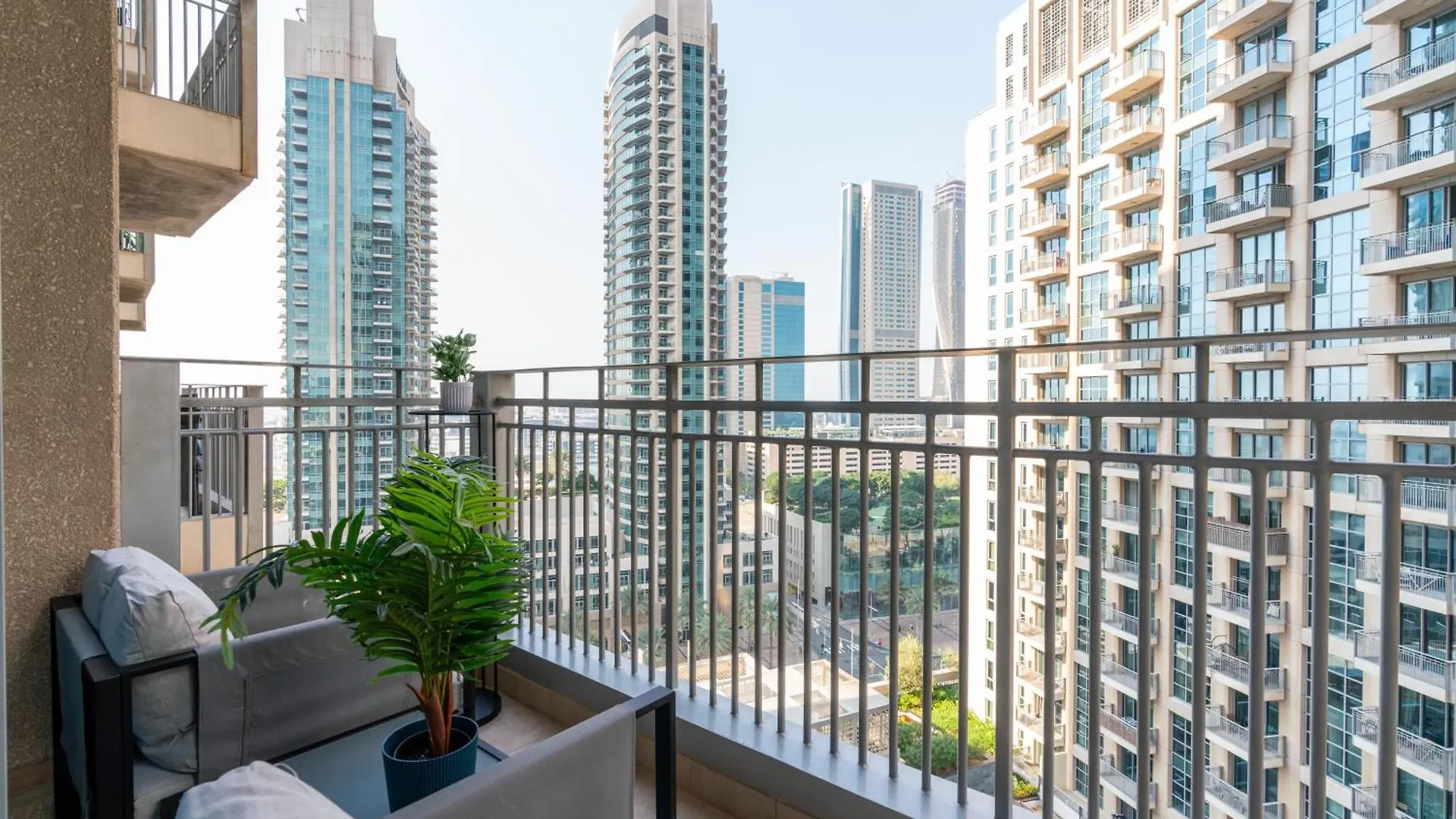 Burj Khalifa Views / 5 Min Walk From Dubai Mall / Dubai Opera / Upgraded / Designer Choice / 8 People / The Best Location