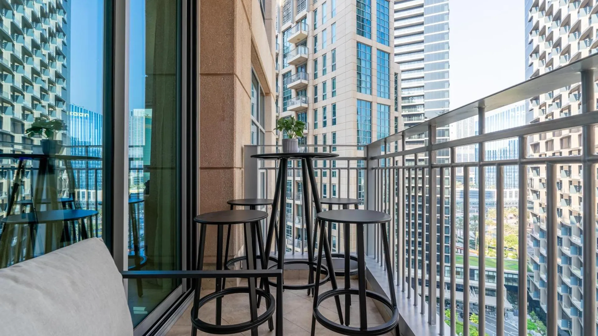 Burj Khalifa Views / 5 Min Walk From Dubai Mall / Dubai Opera / Upgraded / Designer Choice / 8 People / The Best Location Apartment